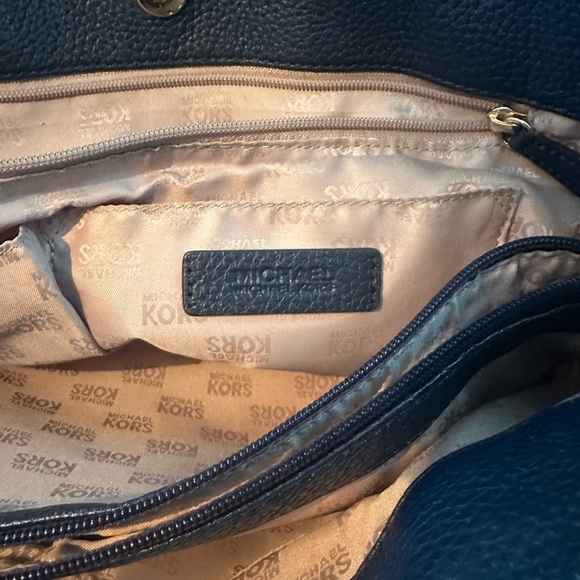 Ladies Michael Kors Purse - Picture 3 of 7